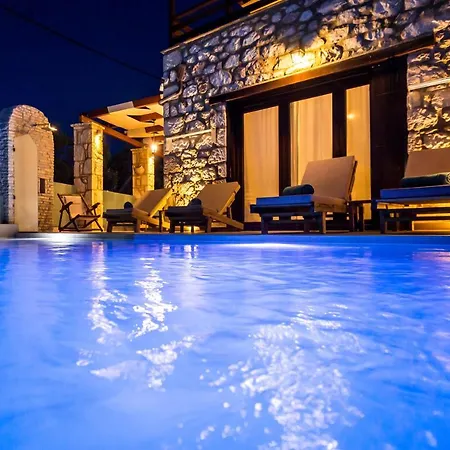 Diamante -seafront Stone For 5 With Stunning Sunset Views By Mana Gers Villa Ammoudi