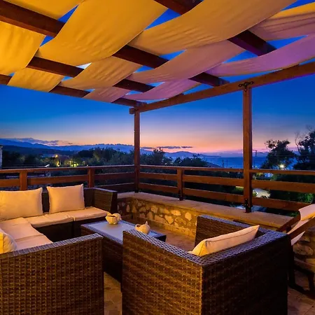 Villa Diamante -seafront Stone For 5 With Stunning Sunset Views By Mana Gers *