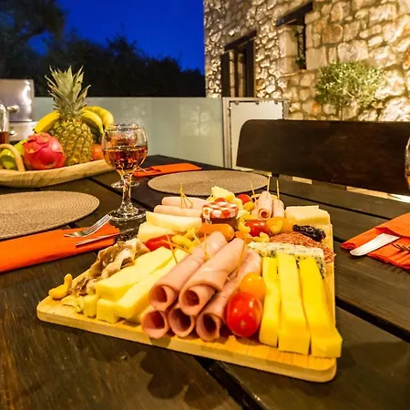 Villa Diamante -seafront Stone For 5 With Stunning Sunset Views By Mana Gers Ammoudi