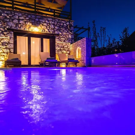 Villa Diamante -seafront Stone For 5 With Stunning Sunset Views By Mana Gers