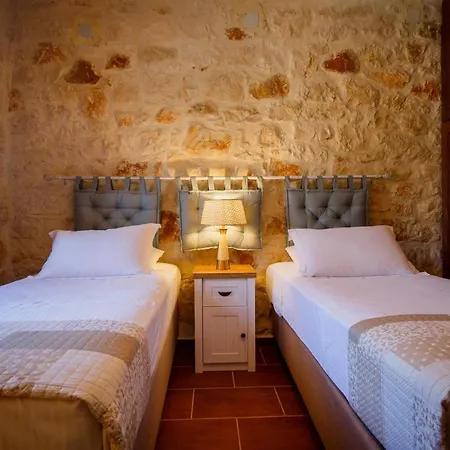 Villa Diamante -seafront Stone For 5 With Stunning Sunset Views By Mana Gers *