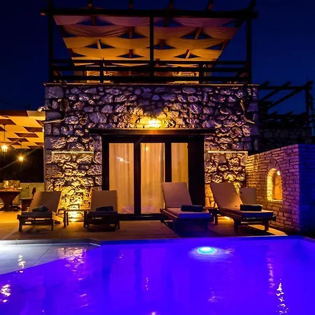 Villa Diamante -seafront Stone For 5 With Stunning Sunset Views By Mana Gers Ammoudi
