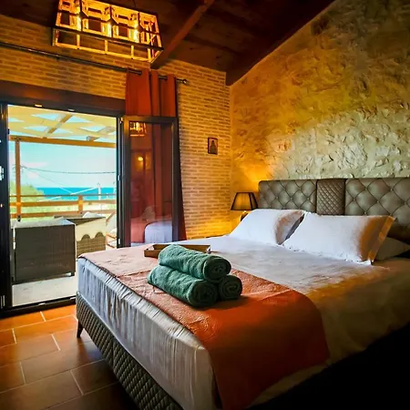 Villa Diamante -seafront Stone For 5 With Stunning Sunset Views By Mana Gers Ammoudi