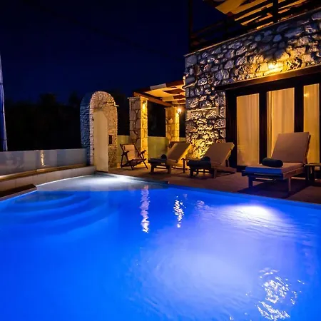 Diamante -seafront Stone For 5 With Stunning Sunset Views By Mana Gers Villa Ammoudi