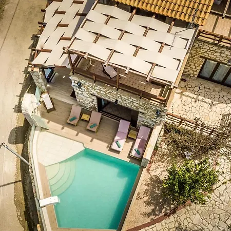 Diamante -seafront Stone For 5 With Stunning Sunset Views By Mana Gers Villa