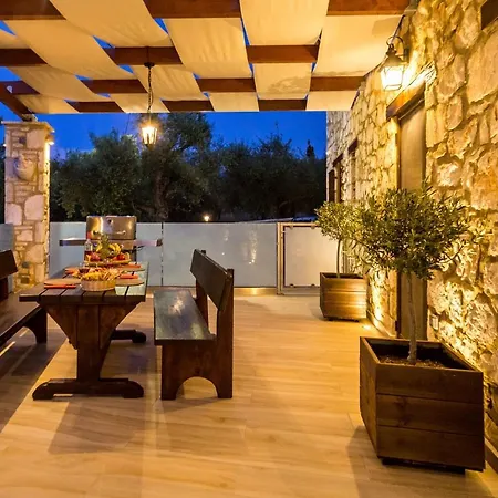 Diamante -seafront Stone For 5 With Stunning Sunset Views By Mana Gers Villa *