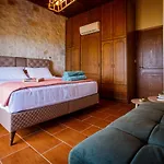 Diamante -seafront Stone For 5 With Stunning Sunset Views By Mana Gers Ammoudi