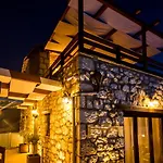 Diamante -seafront Stone For 5 With Stunning Sunset Views By Mana Gers Villa