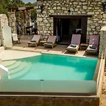 Diamante -seafront Stone For 5 With Stunning Sunset Views By Mana Gers Ammoudi