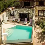 Diamante -seafront Stone For 5 With Stunning Sunset Views By Mana Gers Villa