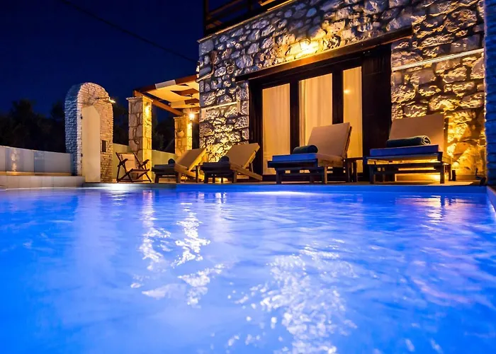 Diamante -seafront Stone For 5 With Stunning Sunset Views By Mana Gers וילה אמודי