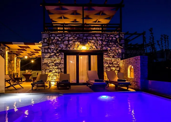 וילה Diamante -seafront Stone For 5 With Stunning Sunset Views By Mana Gers אמודי