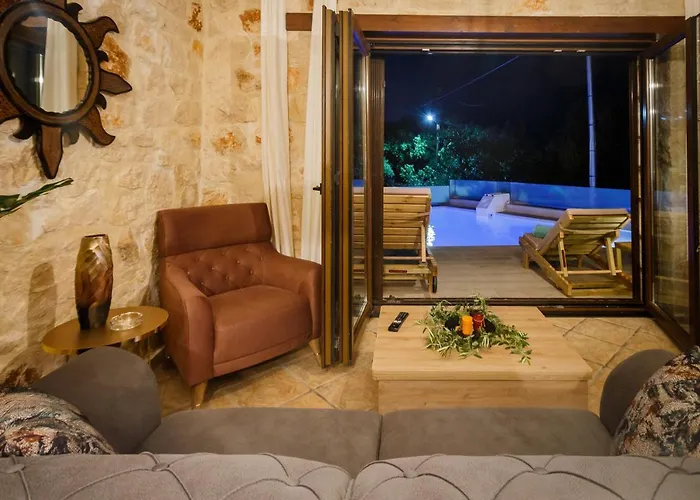 Diamante -seafront Stone For 5 With Stunning Sunset Views By Mana Gers וילה