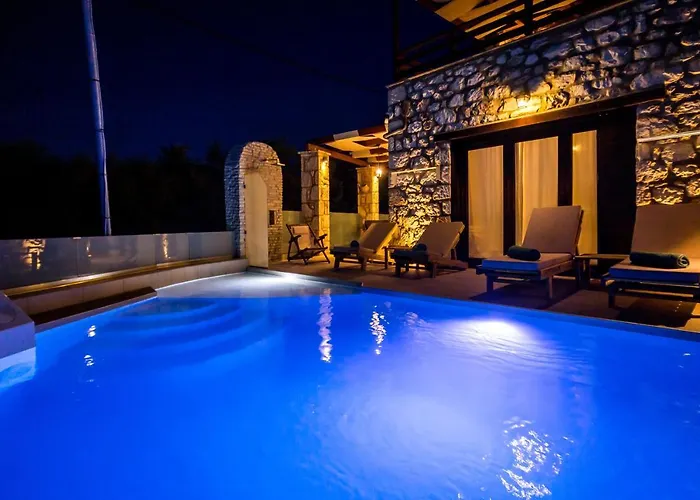 Diamante -seafront Stone For 5 With Stunning Sunset Views By Mana Gers וילה אמודי