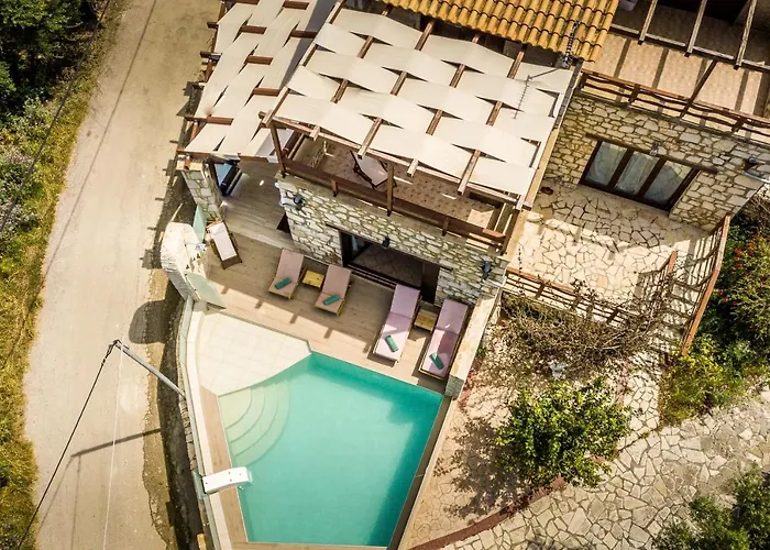 Diamante -seafront Stone For 5 With Stunning Sunset Views By Mana Gers וילה
