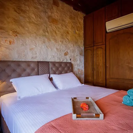 Villa Diamante -seafront Stone For 5 With Stunning Sunset Views By Mana Gers