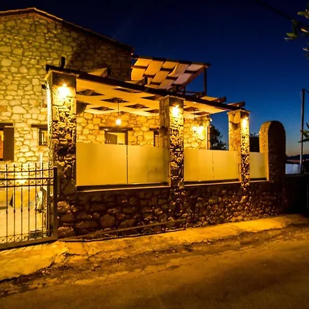 Вилла Diamante -seafront Stone For 5 With Stunning Sunset Views By Mana Gers *