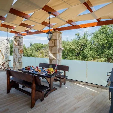 Villa Diamante -seafront Stone For 5 With Stunning Sunset Views By Mana Gers Ammoudi