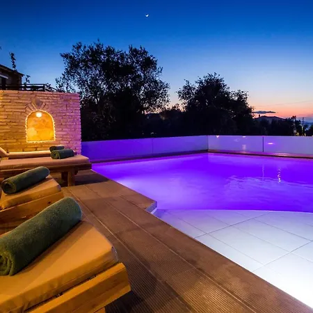 Diamante -seafront Stone For 5 With Stunning Sunset Views By Mana Gers 빌라