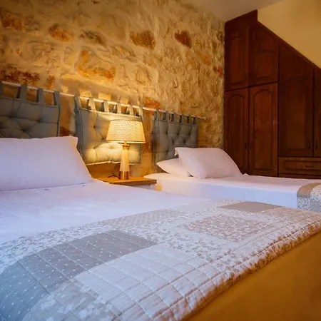 Diamante -seafront Stone For 5 With Stunning Sunset Views By Mana Gers 빌라